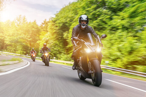 Massaal de weg op tijdens Maart Motor Maand