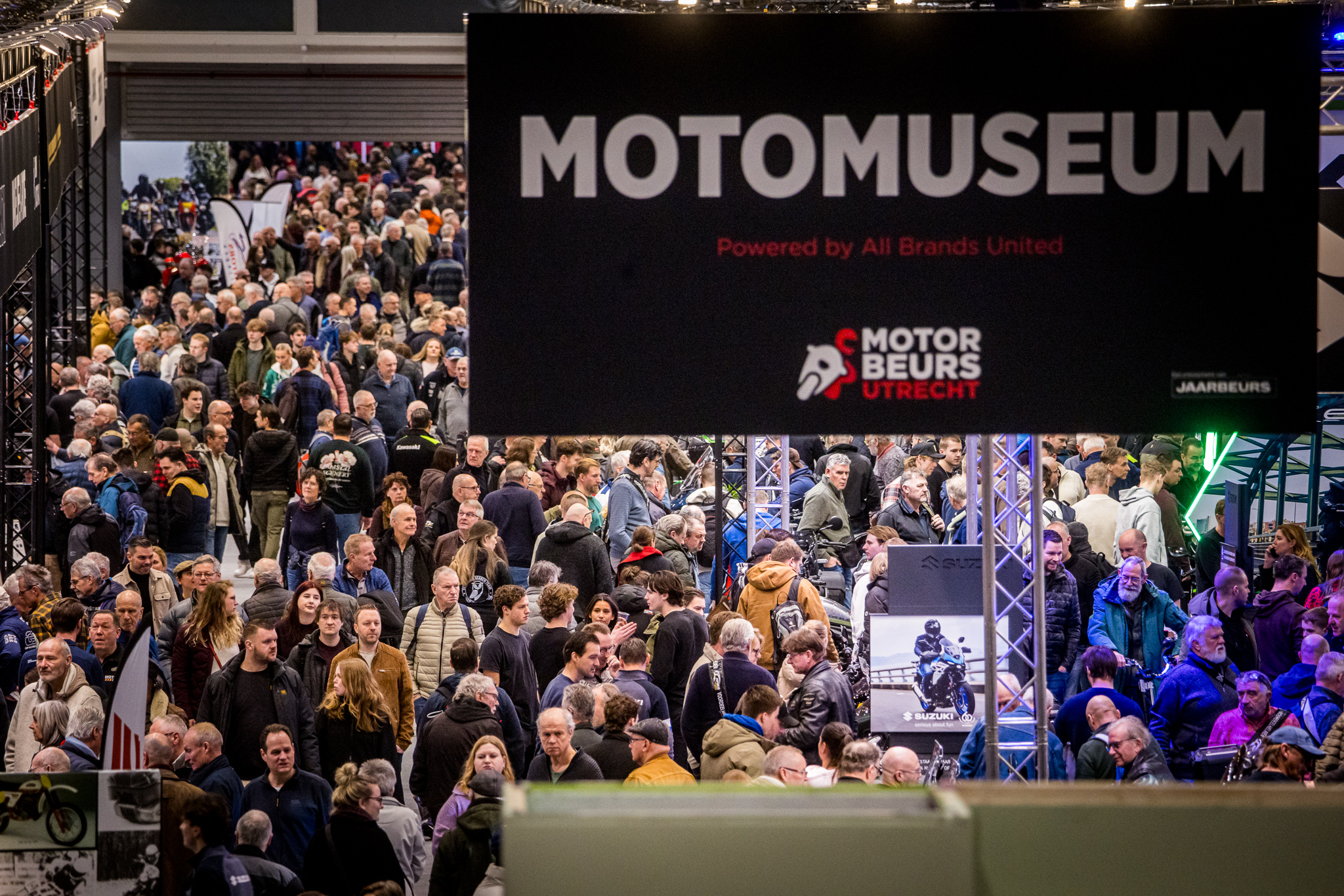 Motomuseum volle hal 7